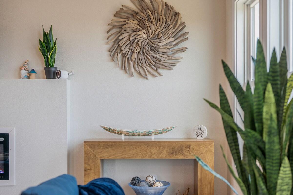 OBX to Sea — Living room image 5