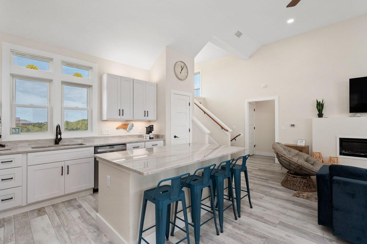 OBX to Sea — Full kitchen image 7