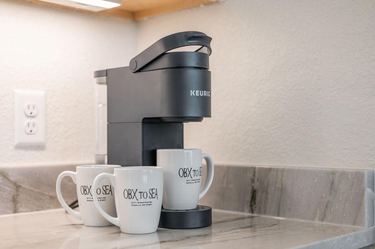 OBX to Sea — Full kitchen image 9