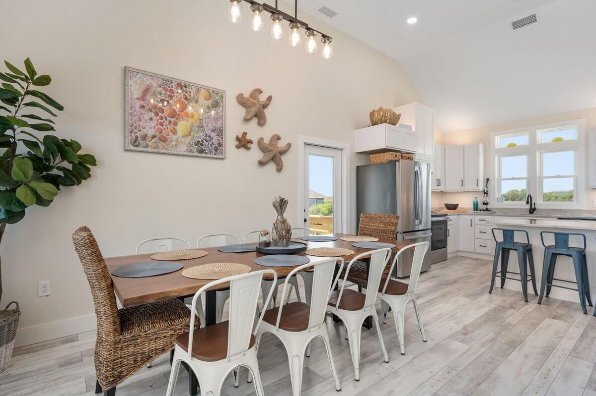 OBX to Sea — Dining area image 2