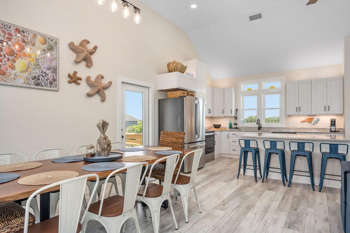 OBX to Sea — Dining area image 4