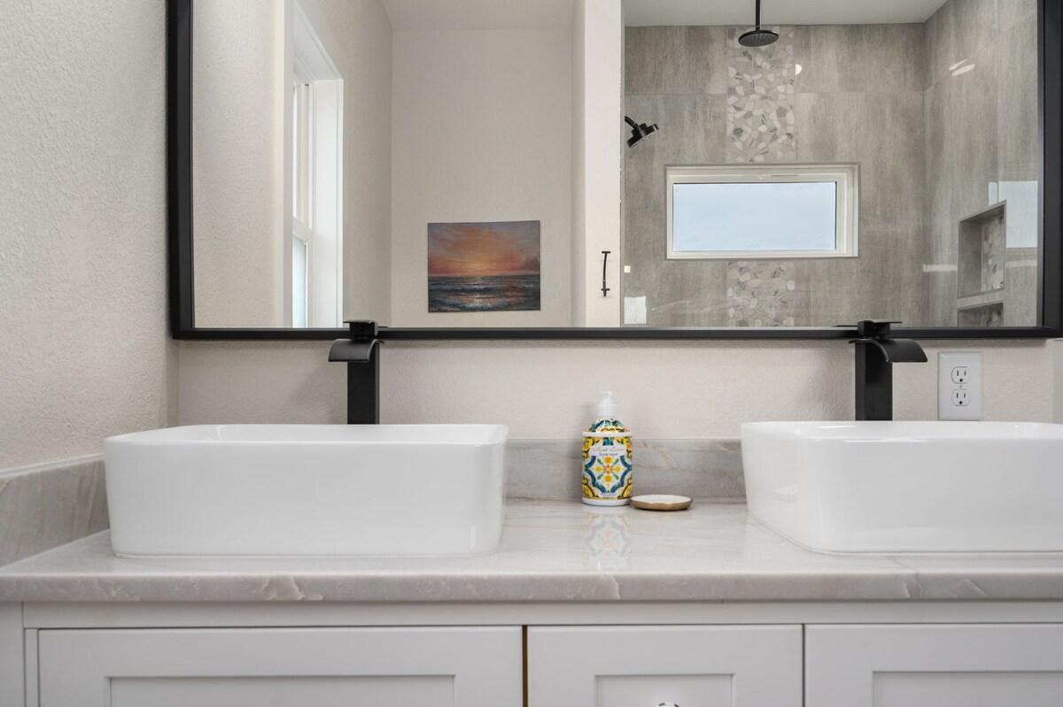OBX to Sea — Full bathroom 1 image 3