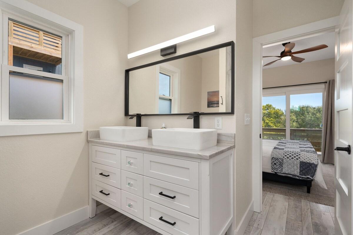 OBX to Sea — Full bathroom 2 image 1