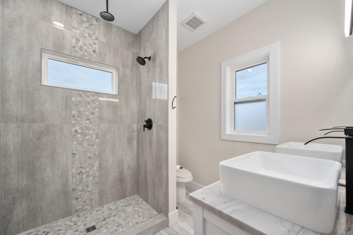OBX to Sea — Full bathroom 2 image 2