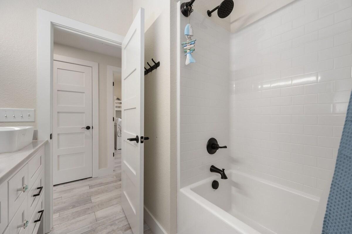OBX to Sea — Full bathroom 3 image 2