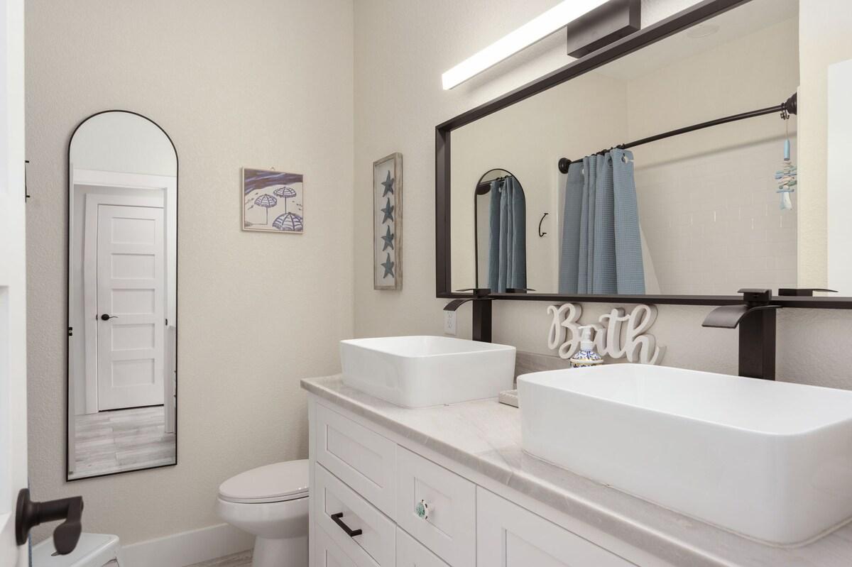 OBX to Sea — Full bathroom 3 image 3