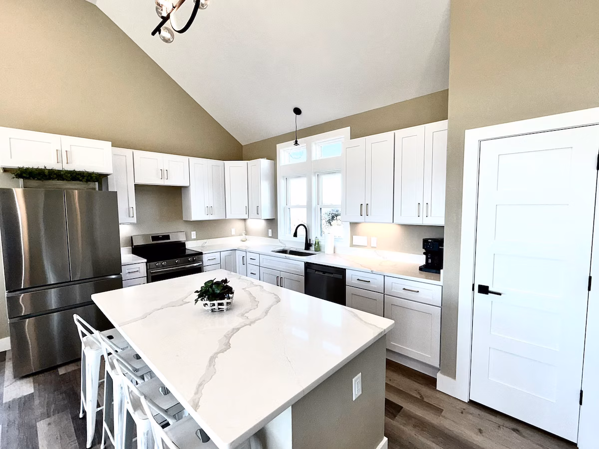 TripleSea — Full kitchen image 1