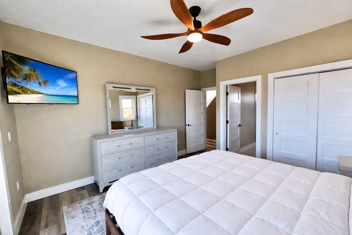 TripleSea — Bedroom 1 image 1