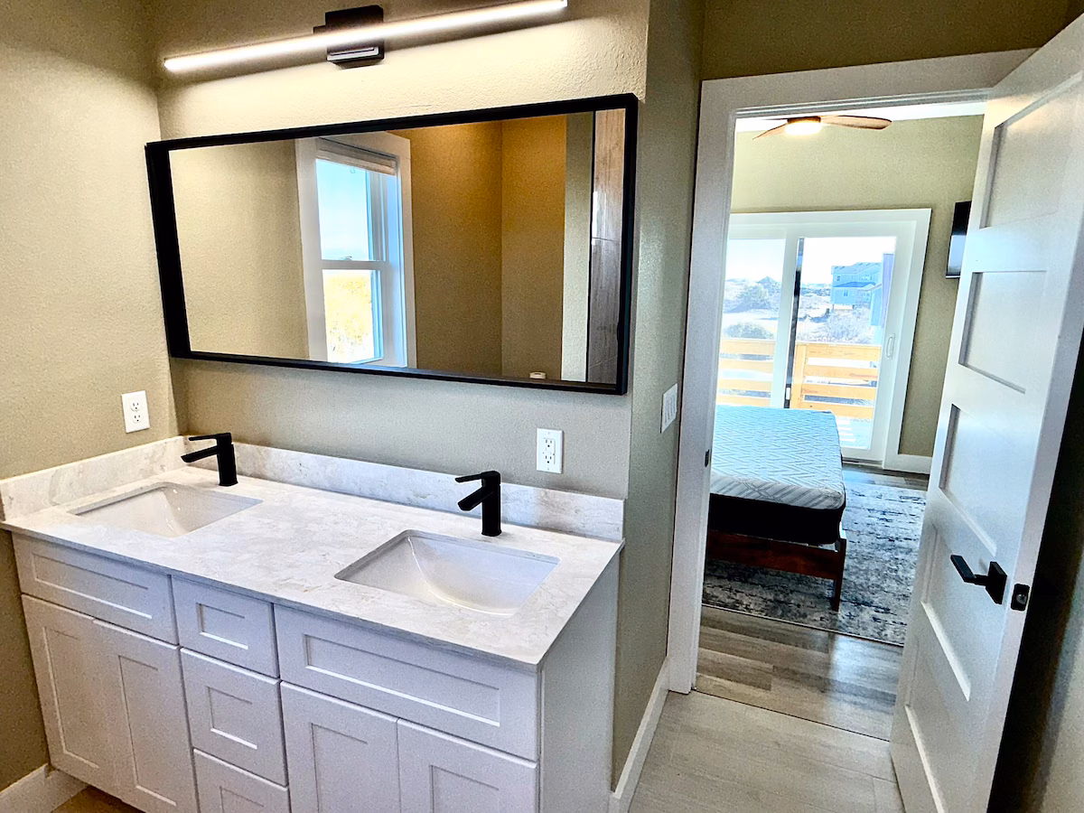 TripleSea — Full bathroom 1 image 1
