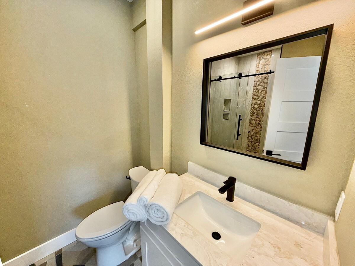 TripleSea — Full bathroom 4 image 1