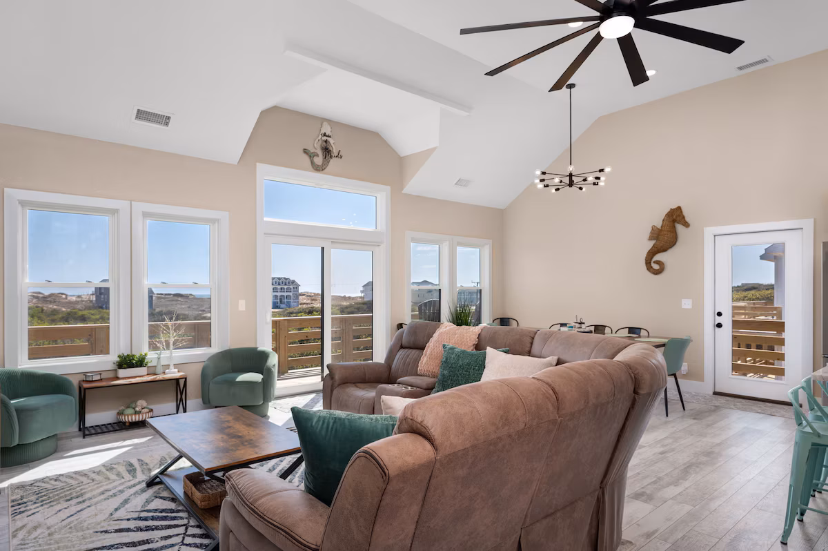 Shades of Murmaids — Living room image 1