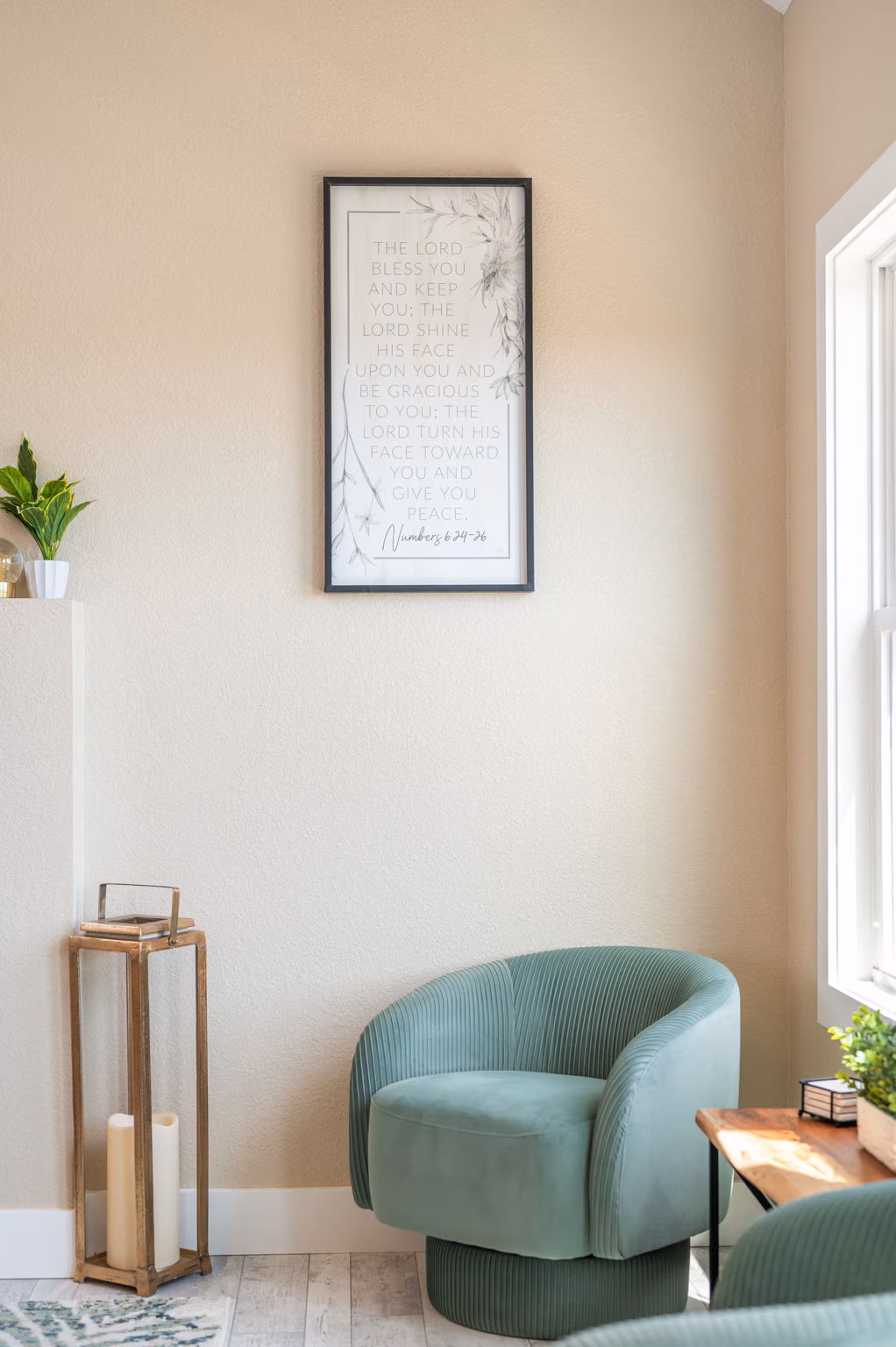 Shades of Murmaids — Living room image 7