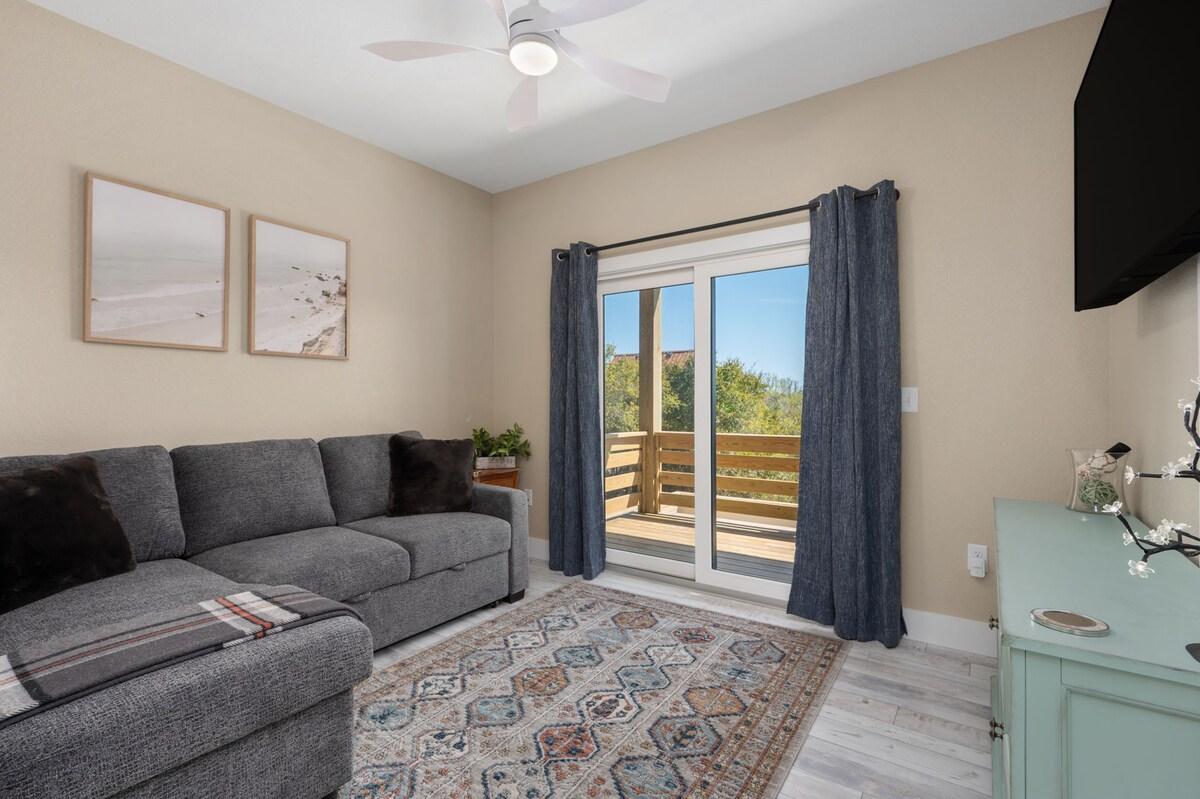 Shades of Murmaids — Living room image 8