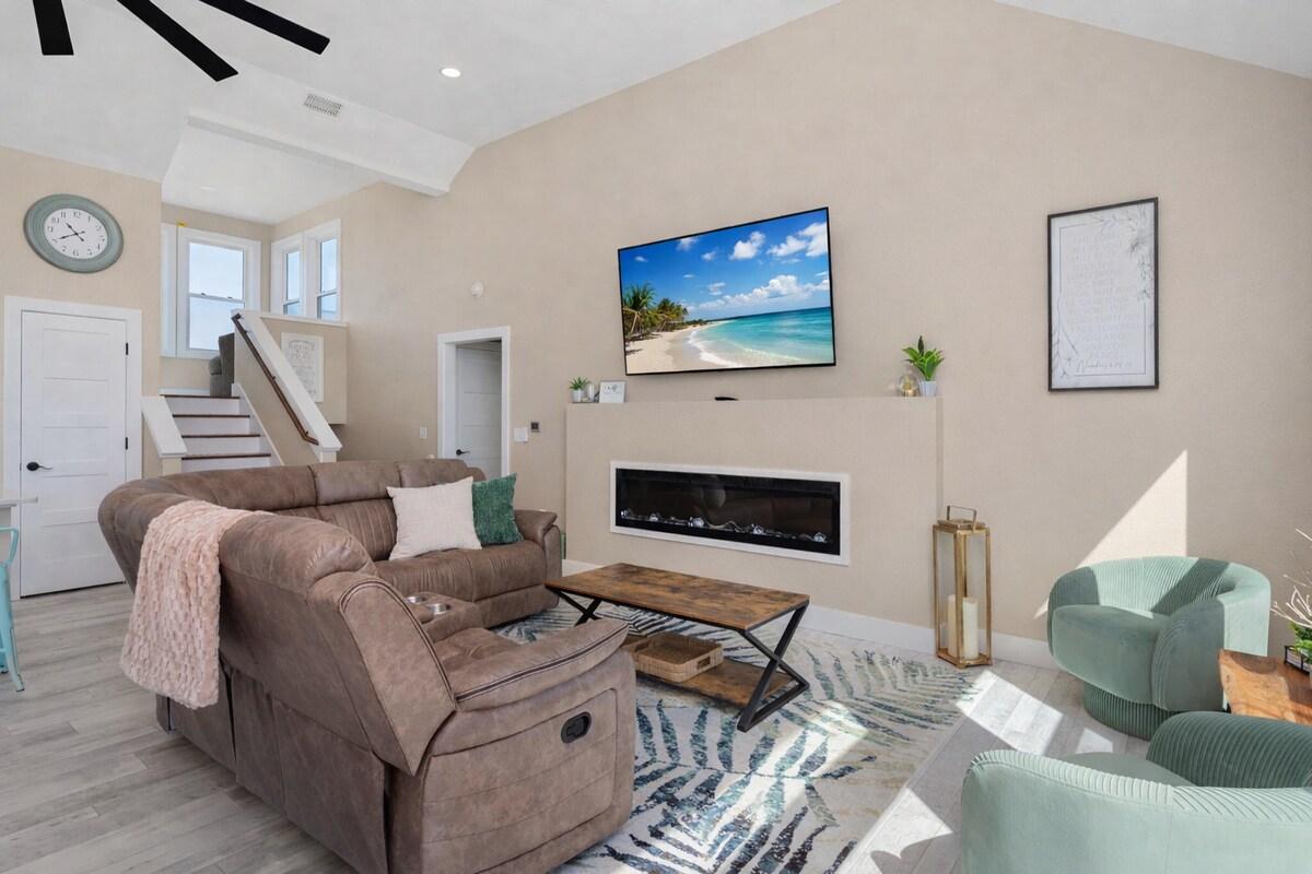 Shades of Murmaids — Living room image 15