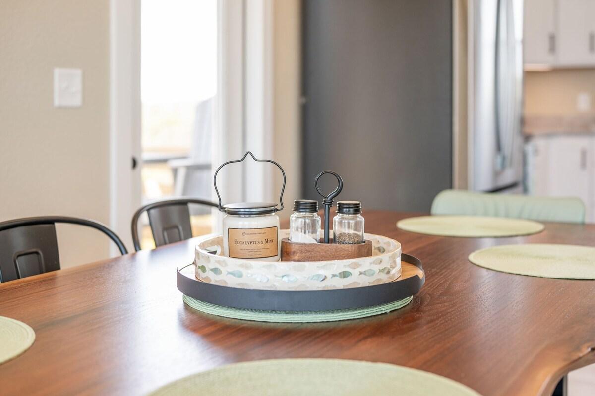 Shades of Murmaids — Dining area image 2