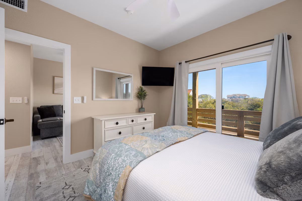Shades of Murmaids — Bedroom 3 image 2