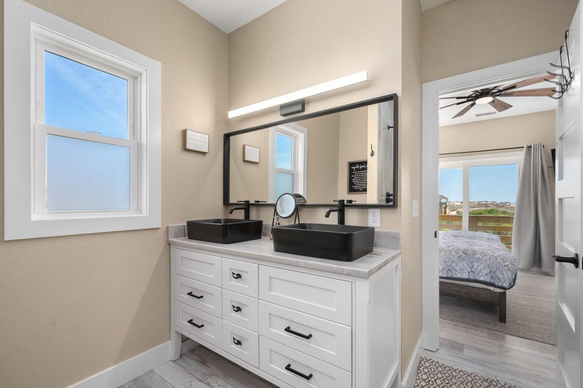 Shades of Murmaids — Full bathroom 1 image 2