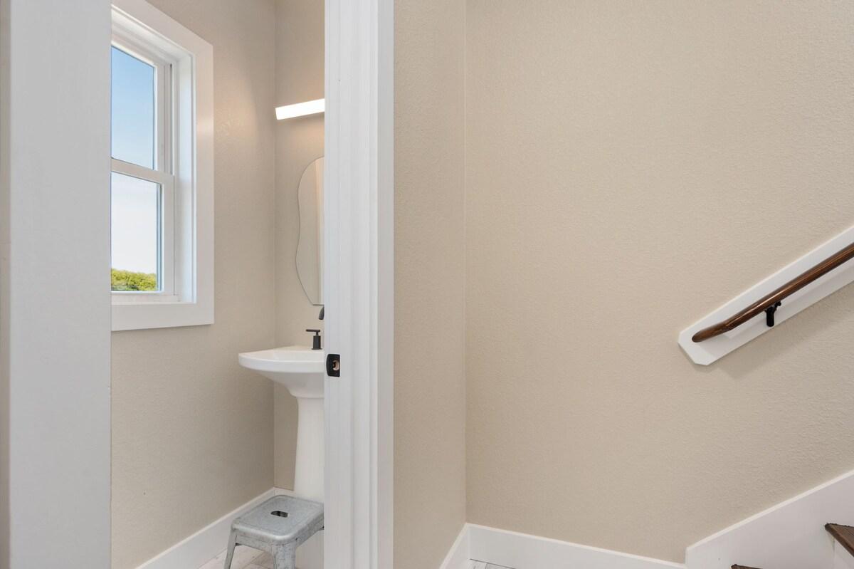 Shades of Murmaids — Half bathroom image 1